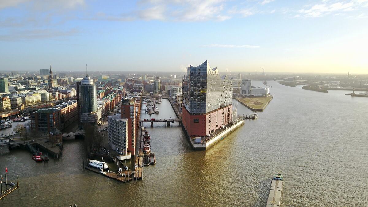 Elbphilharmonie an der Spitze der HafenCity.