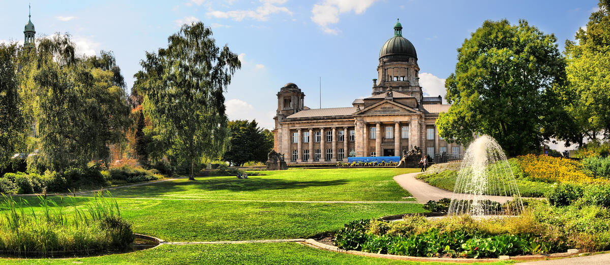 Hanseatisches Oberlandesgericht mit Garten.