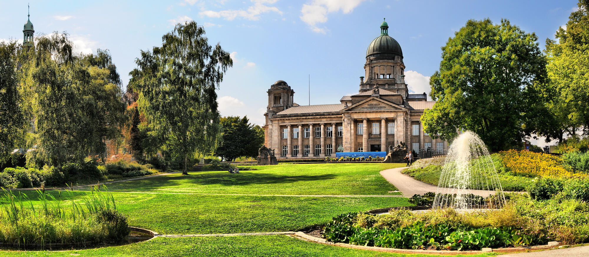 Hanseatisches Oberlandesgericht mit Garten.