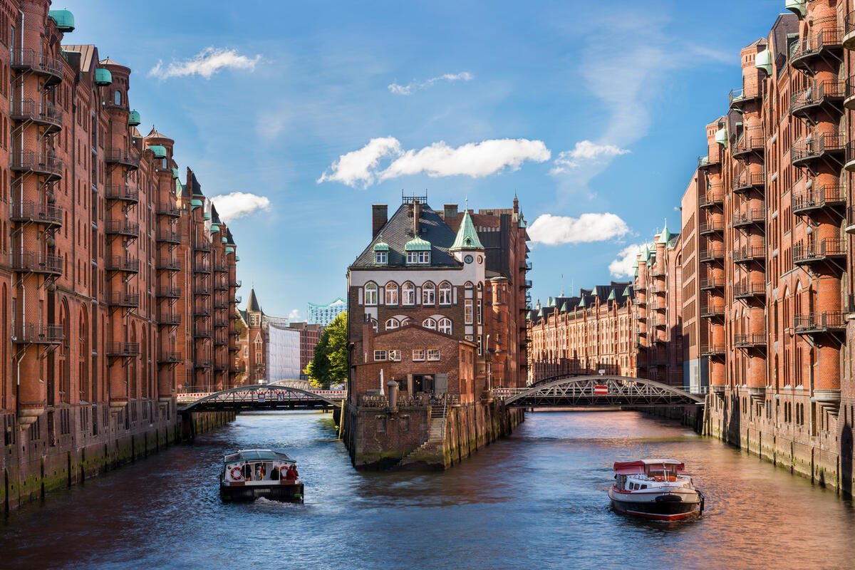 Wasserschloss zwischen den Speichern.