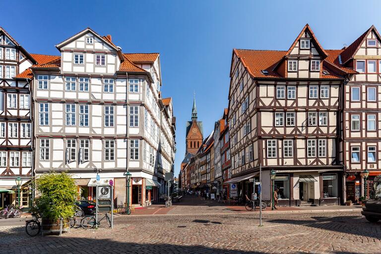 Fachwerkhäuser in der Altstadt mit der Marktkirche